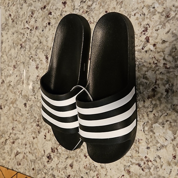 🔥🔥NEW ADIDAS SLIDES ADILETTE🔥🔥 - Picture 3 of 5